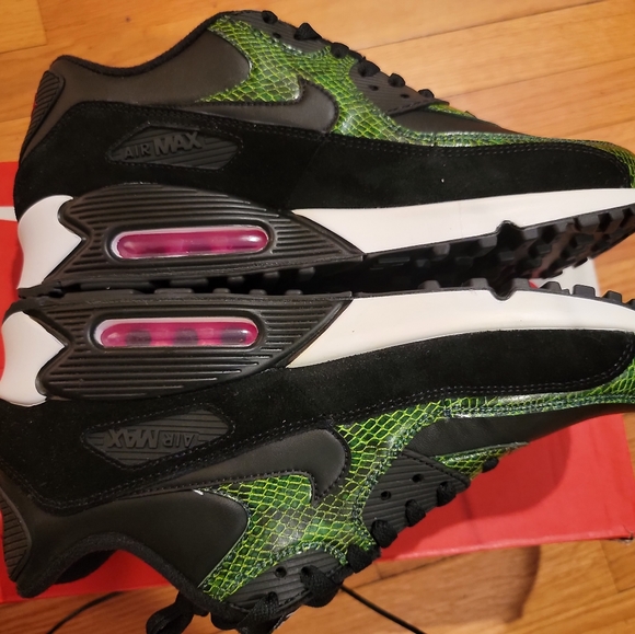 Footware - Picture 4 of 9